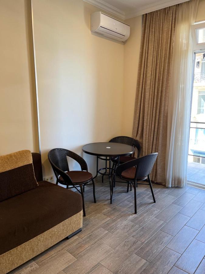 Apartments Kristo Batumi Luaran gambar
